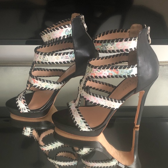 Nicole Miller Artelier Heels - Picture 3 of 4